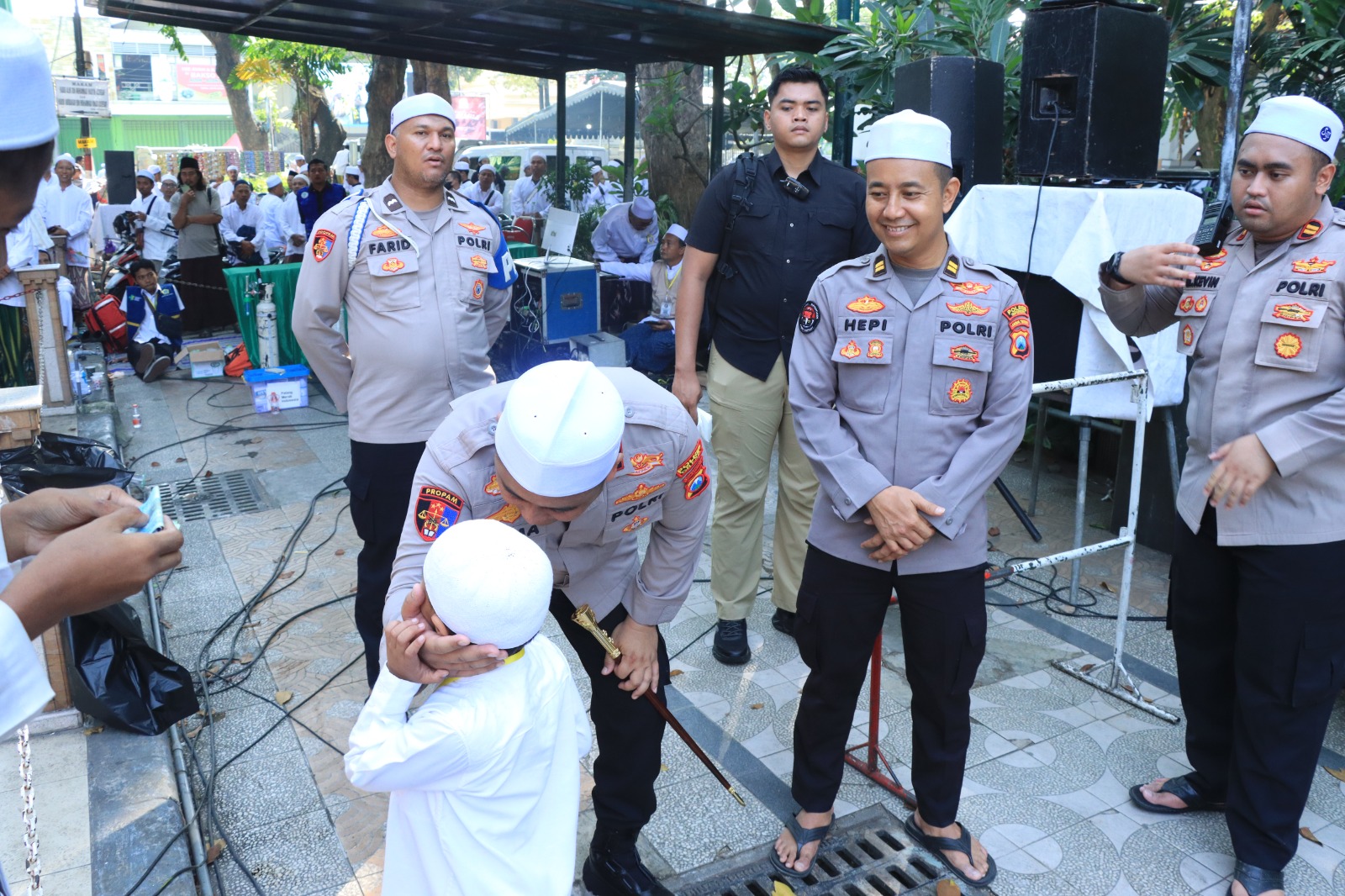 Polres Gresik Libatkan Ratusan Personel Layanan Pengamanan Haul Habib Abu Bakar Assegaf ke-71
