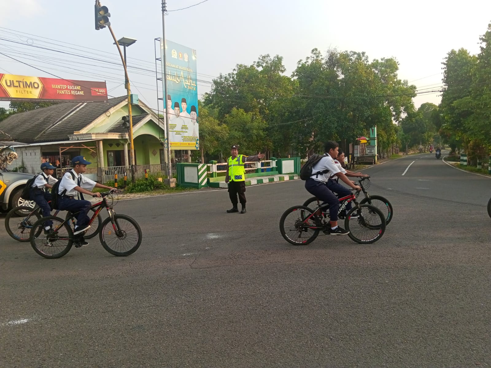Polsek Kanor Pengaturan Arus Lalu Lintas di Jalan PUK, Cegah Kemacetan dan Laka Lantas
