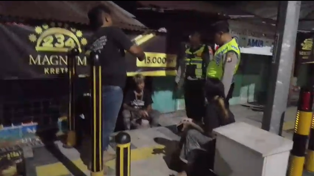 Polsek Bojonegoro Kota Tindak Lanjuti Keluhan Warga Terkait Keberadaan Anak Punk di Traffic Light Jalan Lettu Suwolo