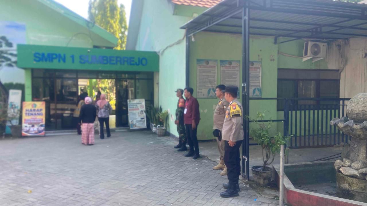 Berikan Rasa Aman Polsek Sumberrejo Hadir Dalam Kegiatan Pengamanan Ujian Tulis Bakal Calon Kepala Desa PAW Desa Wotan