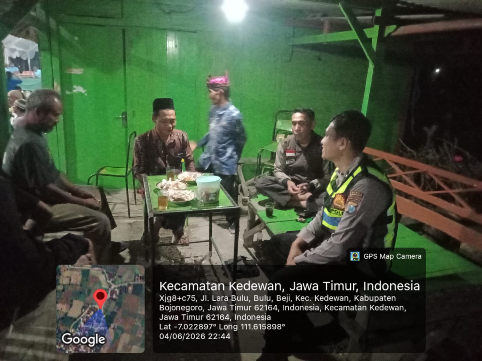 Ps. KSPK Bersama Anggota Polsek Kedewan Berikan Pengamanan Langen Tayub Hajat Mantu di Desa Beji