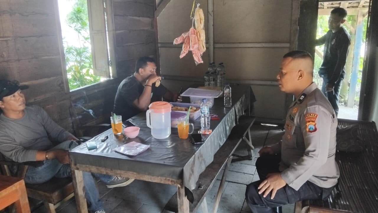 Kanit Samapta Polsek Ngraho Sambangi Warga berikan himbauan Kamtibmas