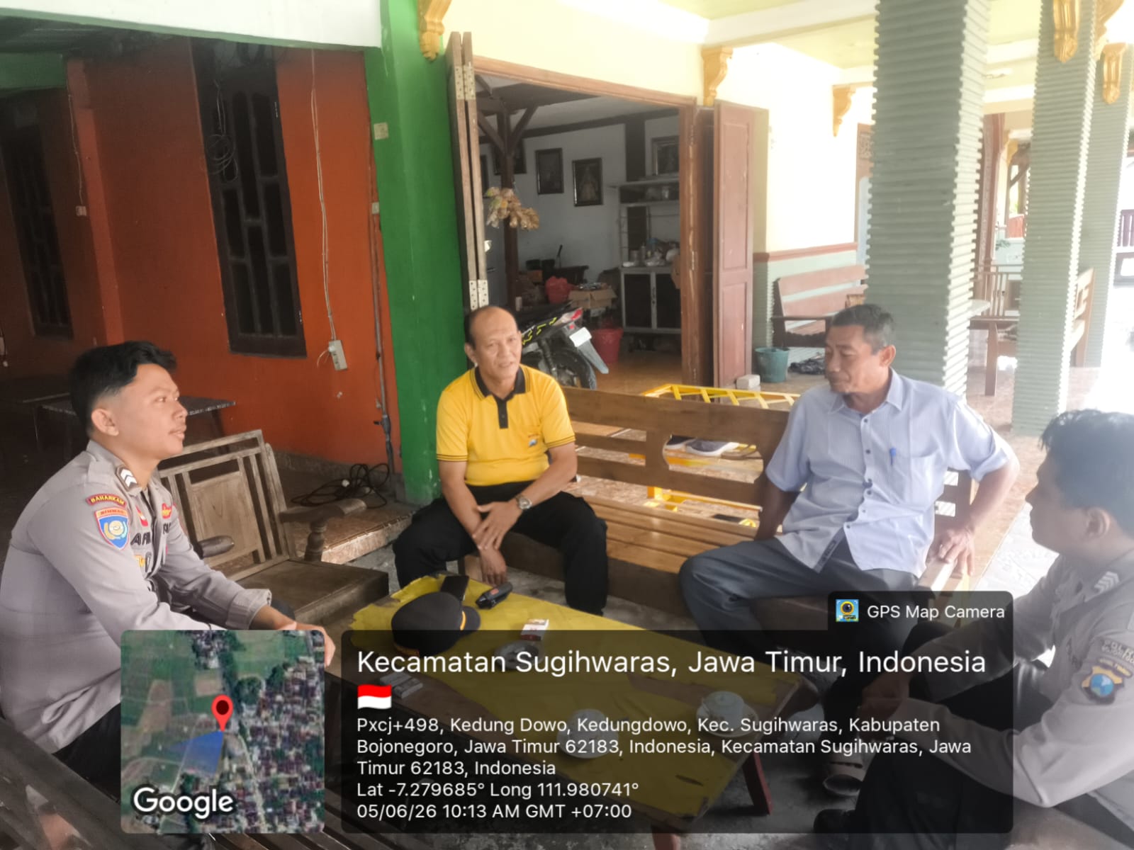 Wujudkan Situasi Aman, Polsek Sugihwaras Laksanakan Cangkruk an dengan Tokoh Masyarakat Desa Kedungdowo Kec. Sugihwaras