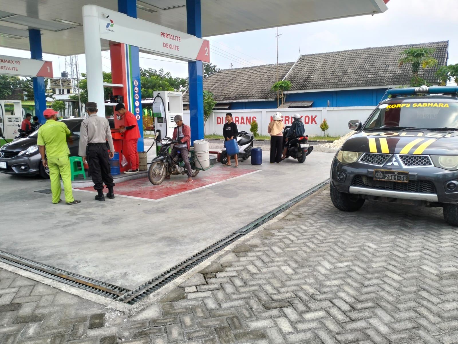 Antisipasi Kelangkaan Solar, Polsek Kepohbaru Intensifkan Patroli di SPBU