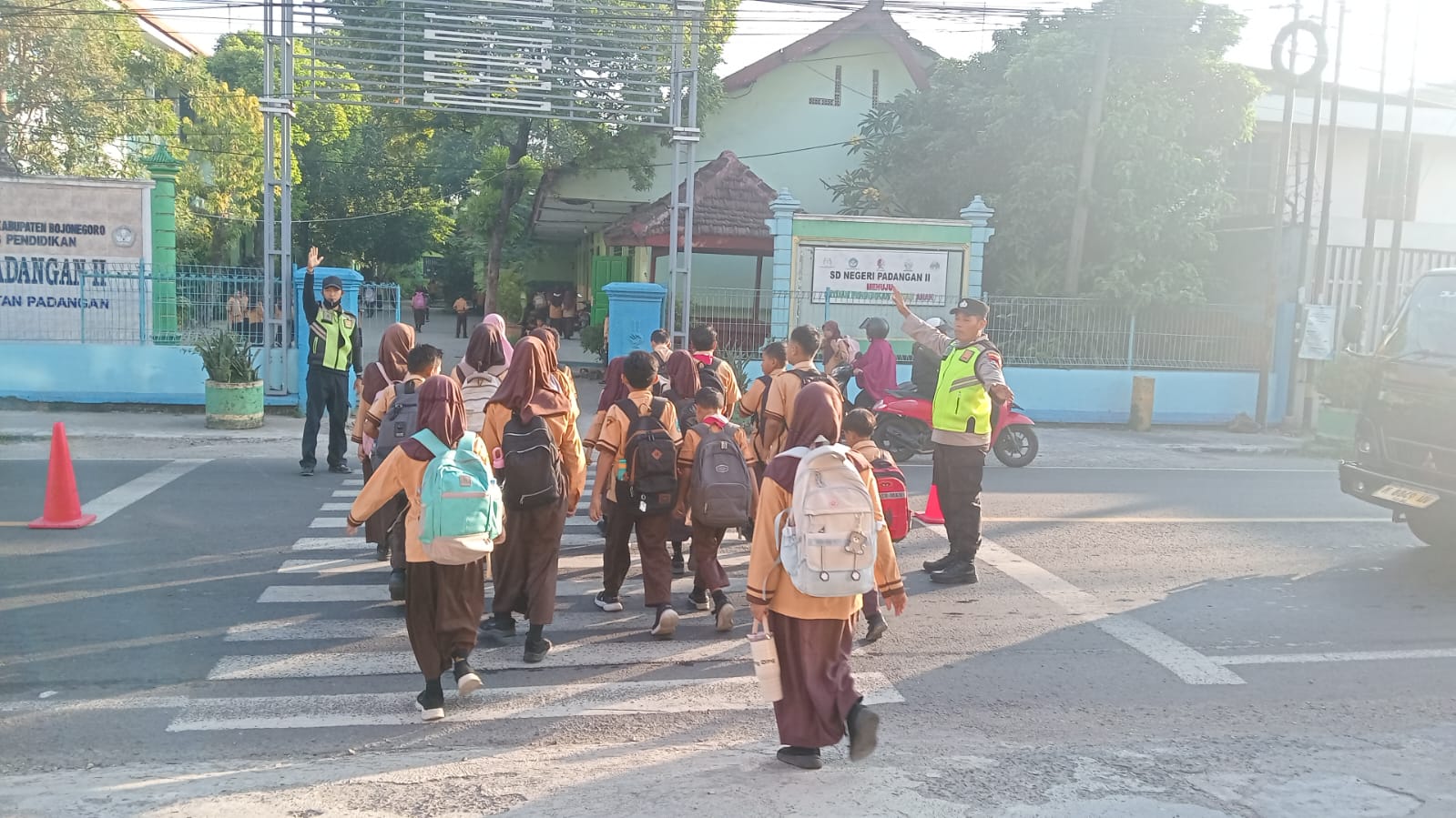 Polsek Padangan Gatur Lalin Pagi, Wujudkan Kamseltibcar dan Rasa Aman Masyarakat