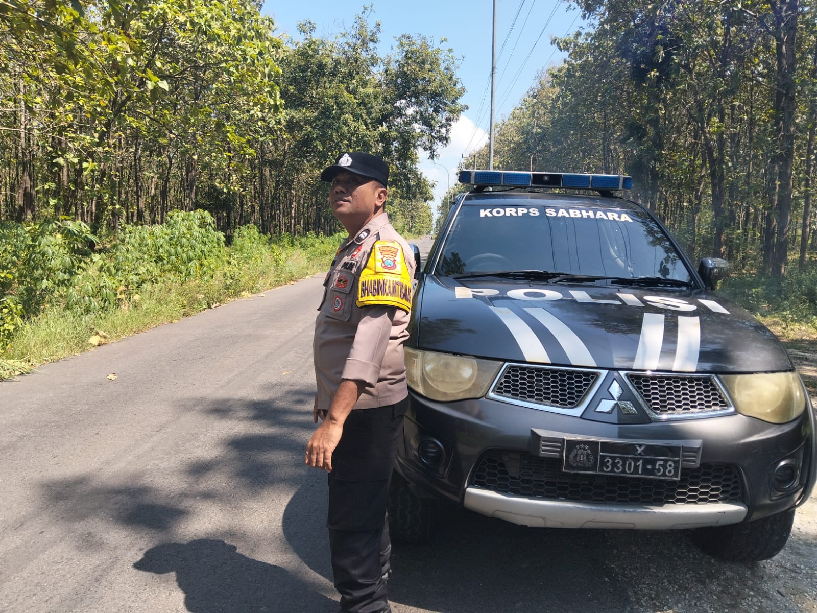 Ciptakan Rasa Aman kepada masyarakat dan pengguna jalan Polsek Bubulan Lakukan Patroli Sapa Siang