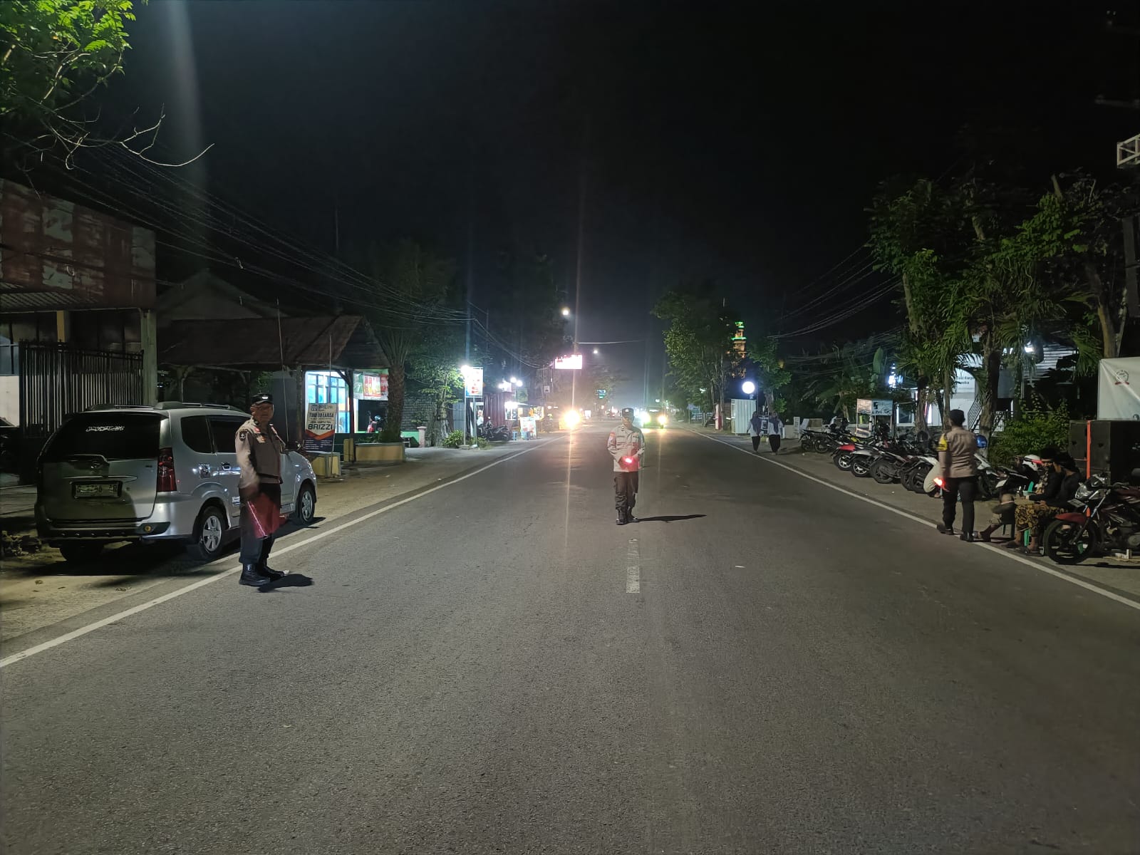 Anggota Polsek Dander Melaksanakan Pengamanan Giat Tasyakuran Khitan Di Ponpes Adnan Al Charish Desa Ngumpakdalem Dander